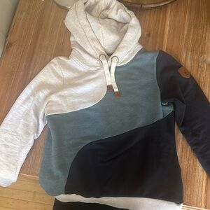 Wanakome sweatshirt. Lightly worn size medium.